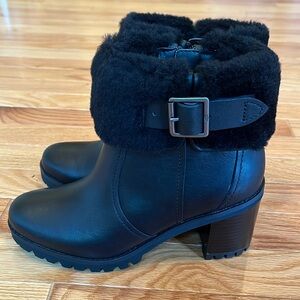 UGG Elisiana Waterproof Boots Black, Size 7 NEW